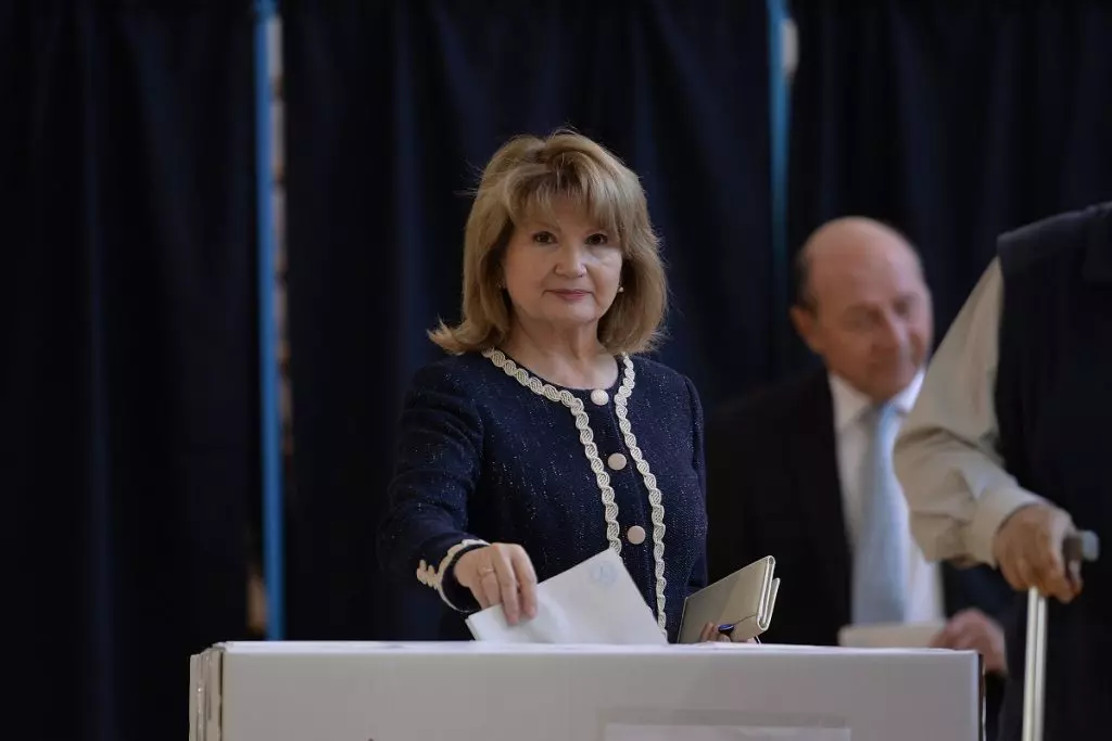 Cum arată Maria Băsescu la 74 de ani. Soția lui Traian Băsescu a avut o apariție impecabilă la ziua nepoatei sale
