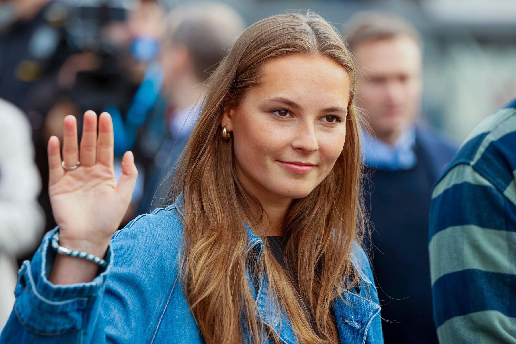 Ingrid Alexandra norvég hercegnő a farmert is stílusosan viseli