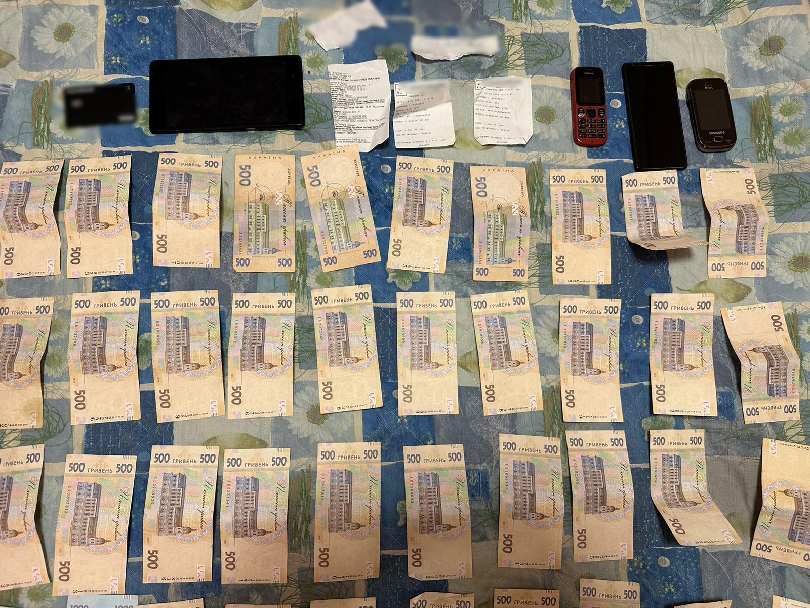 O rețea de escroci care vindea mașini inexistente armatei ucrainene, destructurată de poliție. Cel puțin 22 de oameni au fost păcăliți | FOTO