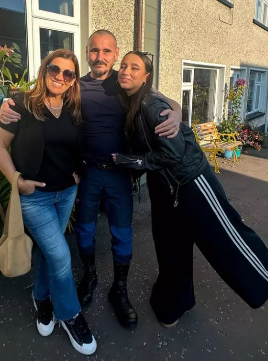 Imagini rare cu Mirela Retegan și tatăl fetei sale, Maya. În ce relație a rămas fondatoarea trupei Gașca Zurli cu Cornel, solistul trupei Stigma