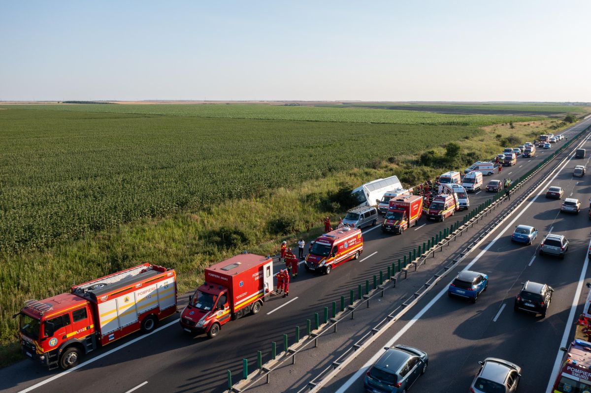 Autocar cu 22 de copii, răsturnat pe Autostrada Soarelui A2. O persoană a murit, iar un minor este în stare gravă