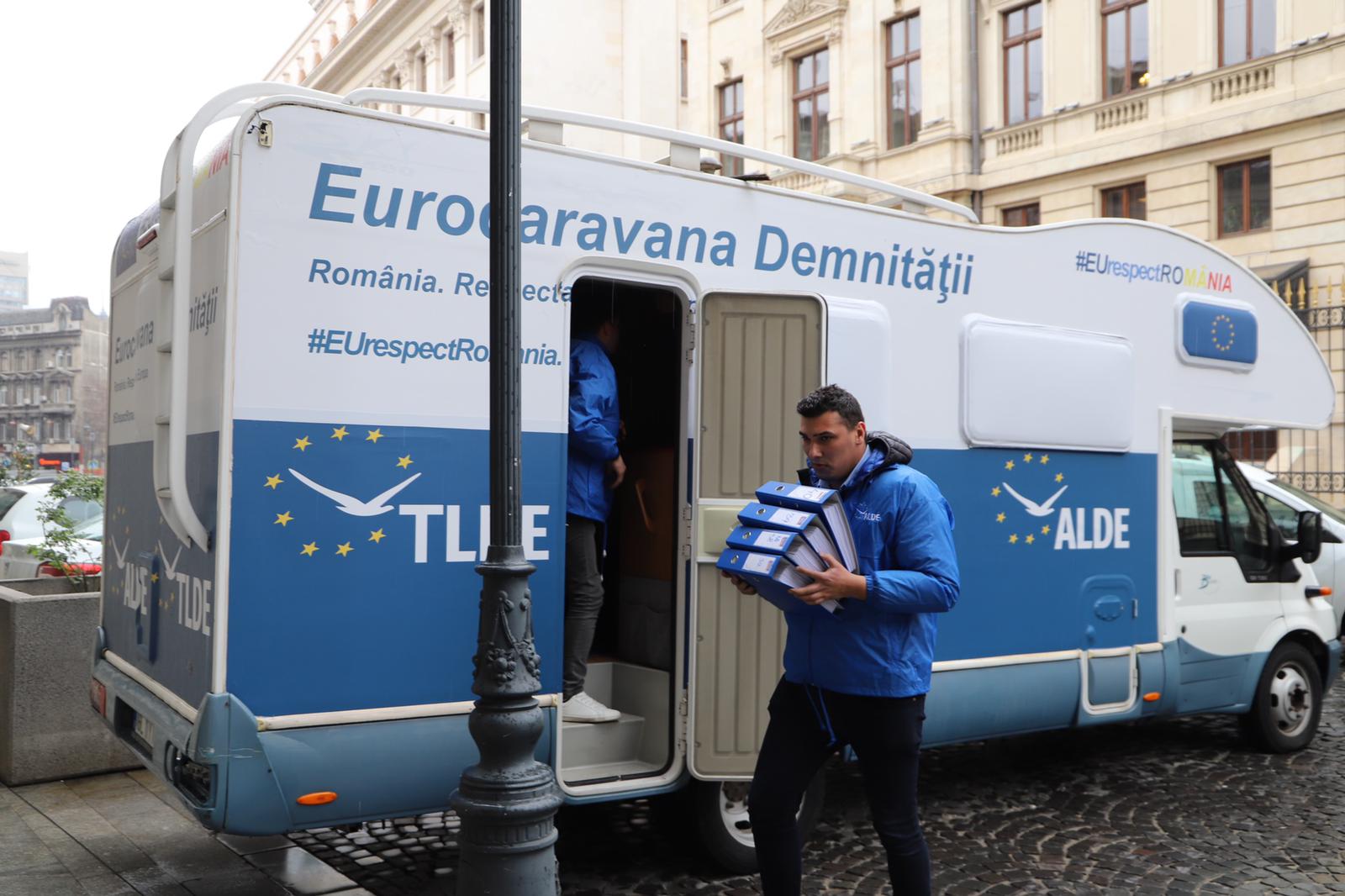 FOTO | ALDE a depus la BEC 400.000 de semnături, pentru alegerile europarlamentare