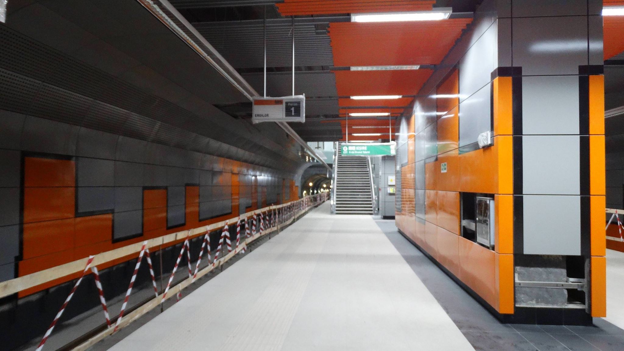 FOTO | Cum arată stațiile de la metroul Drumul Taberei cu opt luni înainte de termenul de finalizare. Au fost aduşi şi muncitori din Sri Lanka