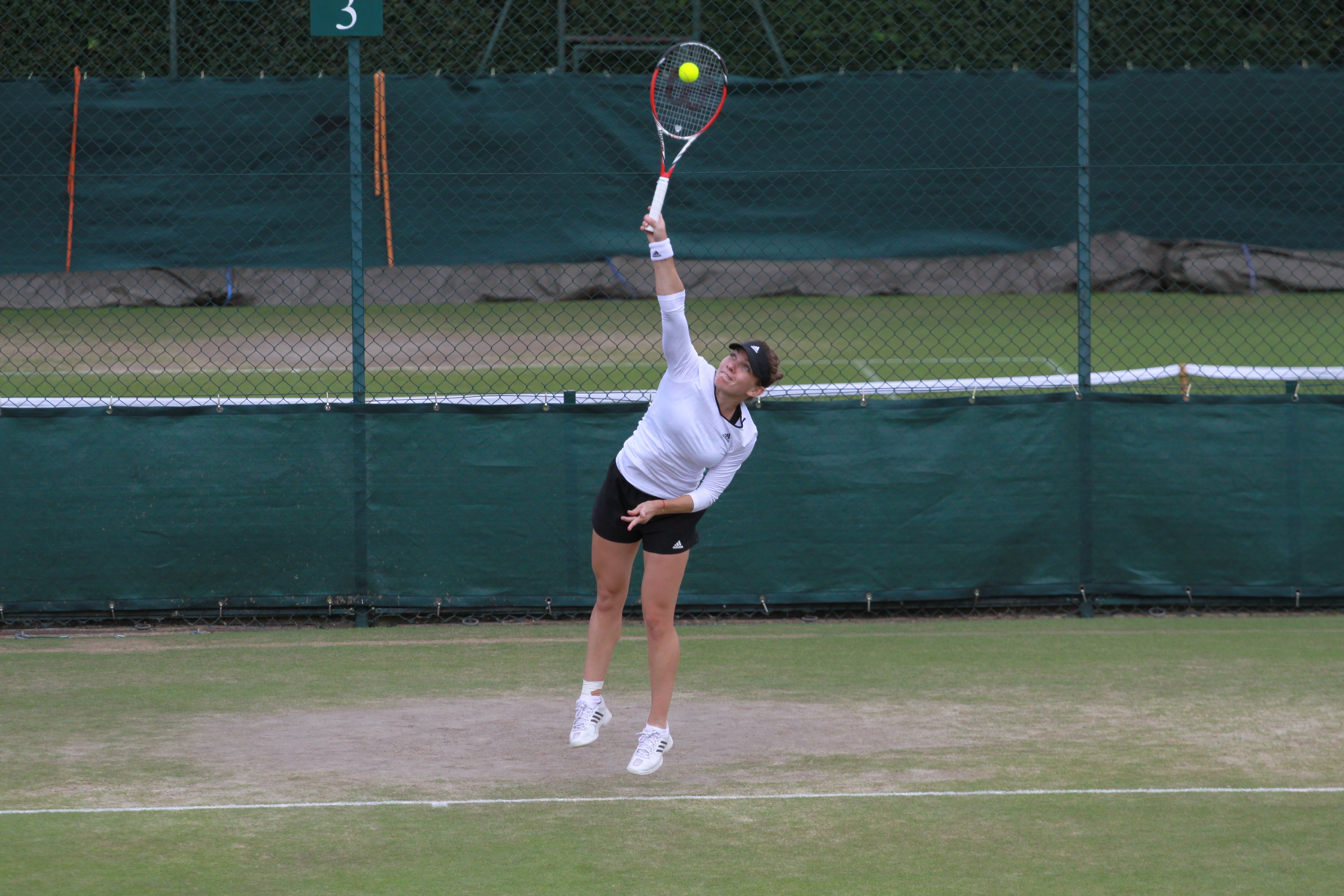 GALERIE FOTO/ Simona Halep s-a antrenat sub privirile lui Țiriac