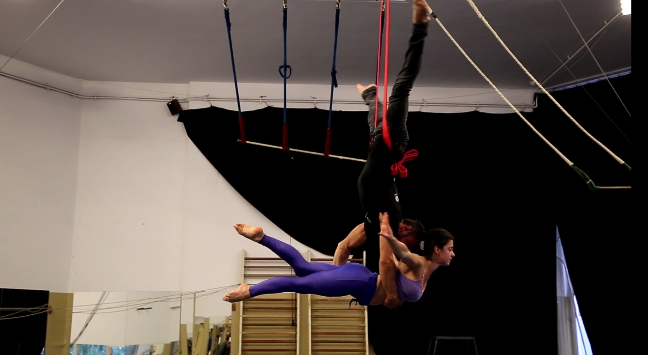Ce fac dresorii de la circul de stat fără animale sălbatice. Show ca la Cirque du Soleil la București