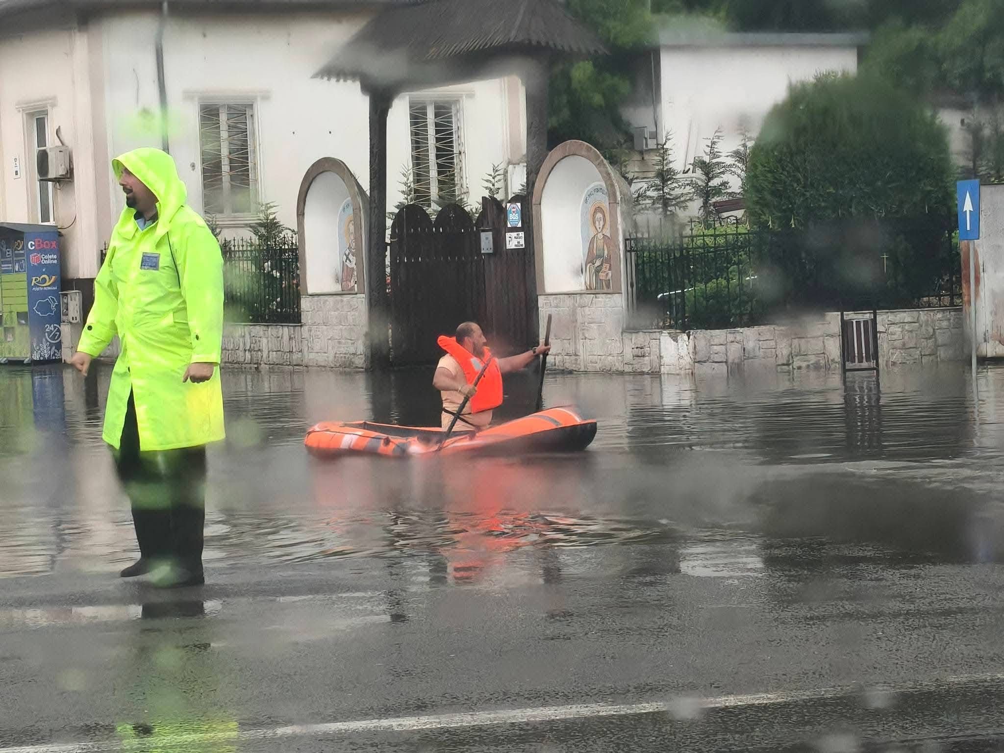 Precipitațiile au depășit în Pantelimon pragul unui fenomen care apare statistic la 100 de ani. Ploile torențiale au făcut ravagii în București și Ilfov