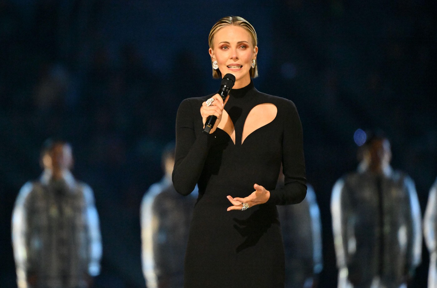 Charlize Theron face apel la pace la ceremonia de deschidere a Jocurilor Olimpice de Iarnă 2026. Actrița l-a citat pe Nelson Mandela