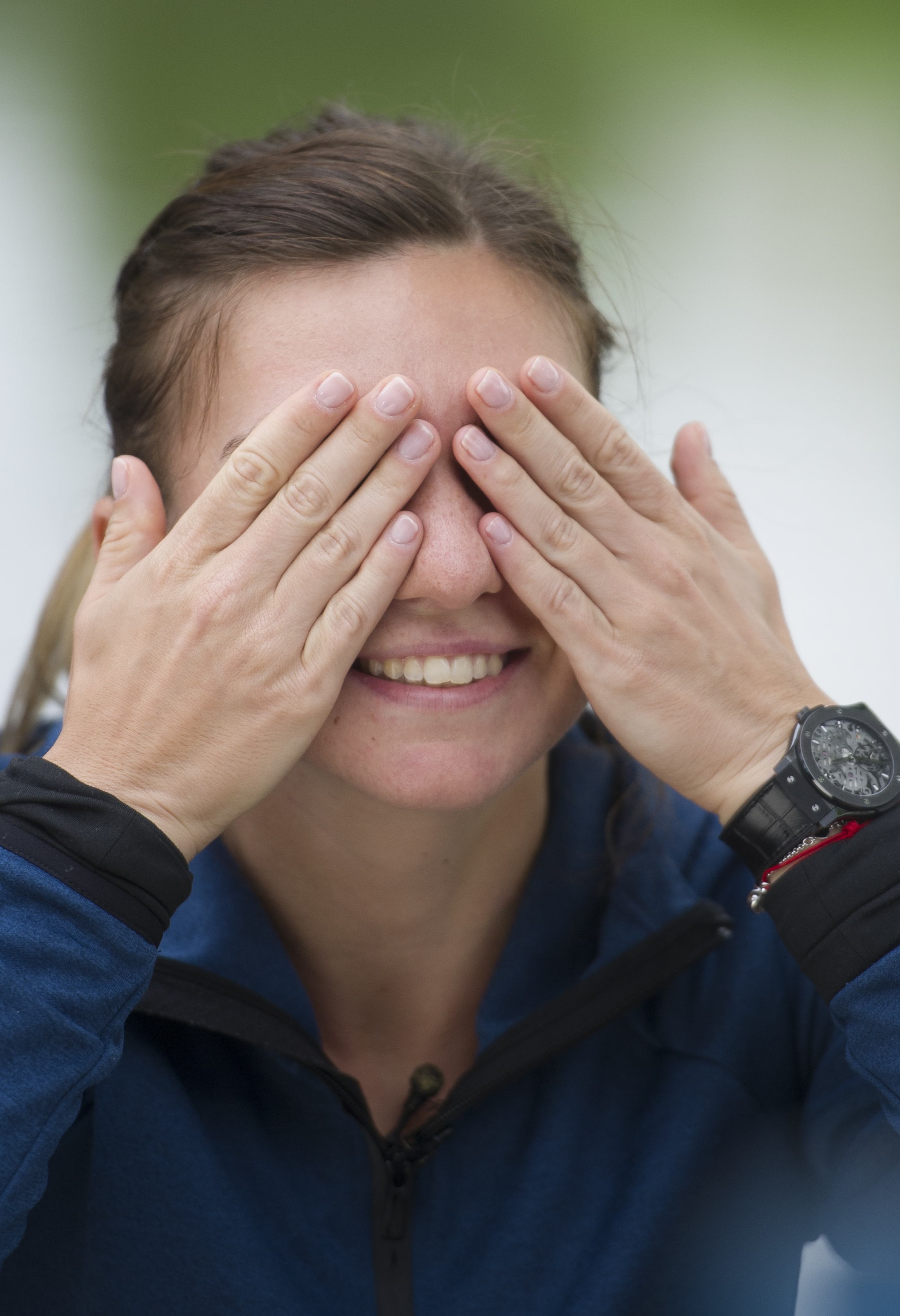 Simona Halep a jucat tenis de masă şi s-a uitat cruciş din spatele ochelarilor la Madrid / GALERIE FOTO şi VIDEO