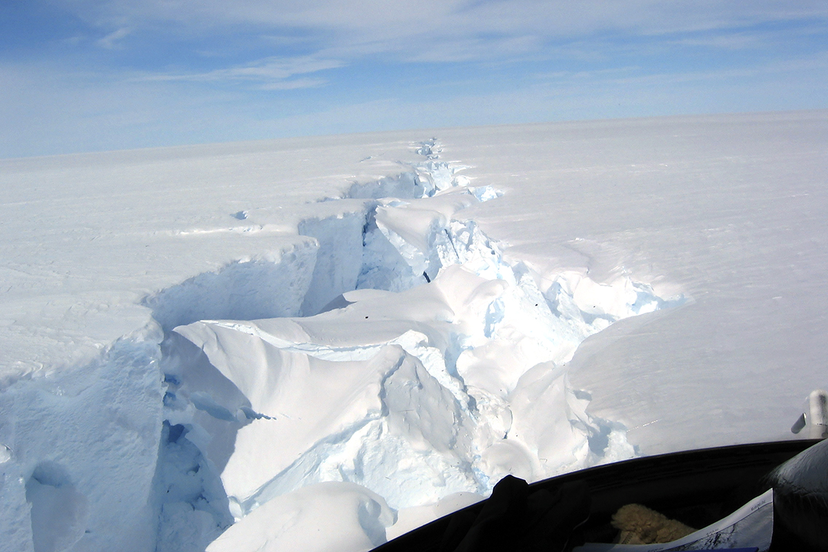 Un aisberg mai mare de cinci ori decât Malta s-a desprins din Antarctica