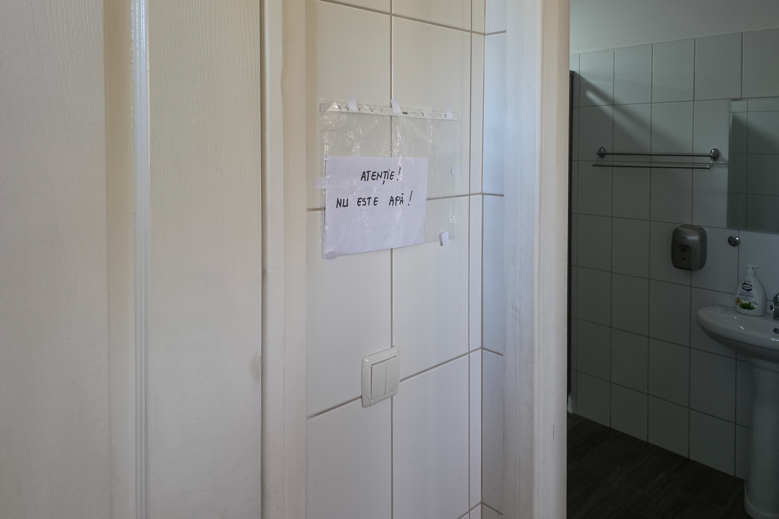Oraşul în care oamenii se trezesc noaptea ca să facă duş sau ca să spele rufe la maşină