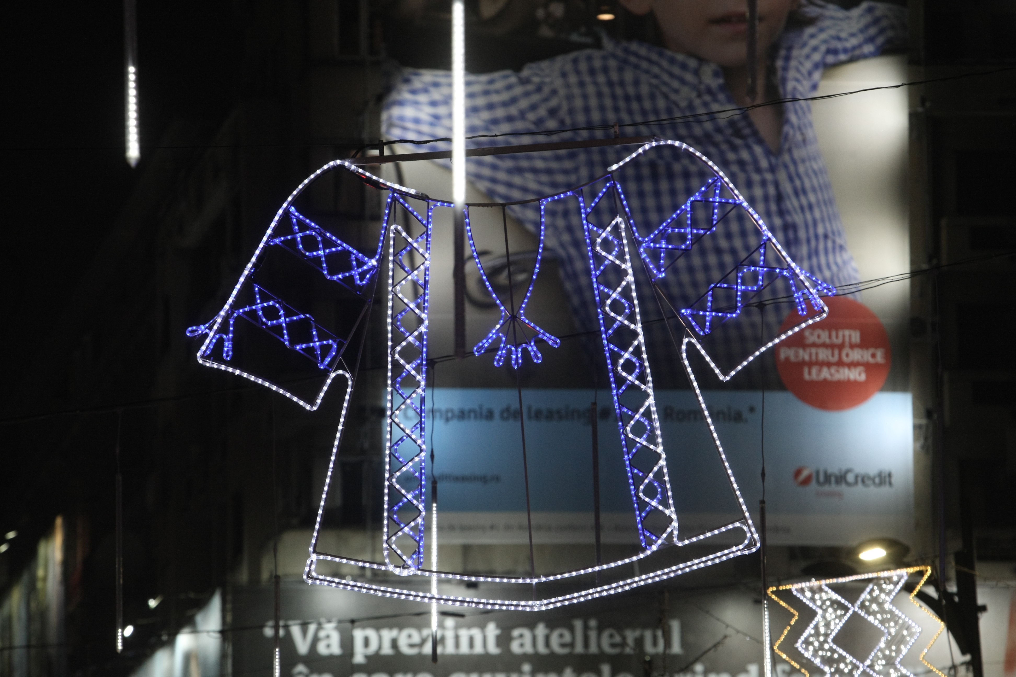 S-au aprins luminițele de Crăciun în București. Iată cum arată centrul Capitalei / GALERIE FOTO