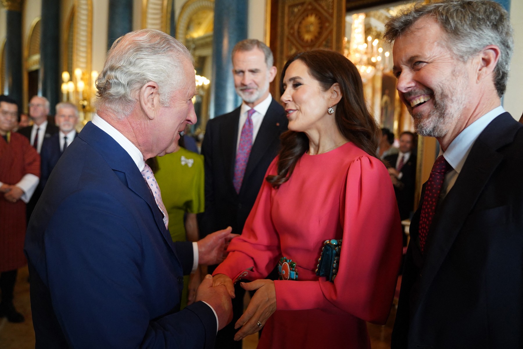 Charles și Camilla, încoronați rege și regină ai Marii Britanii. Ceremoniile s-au încheiat cu salutul de la balconul Palatului Buckingham