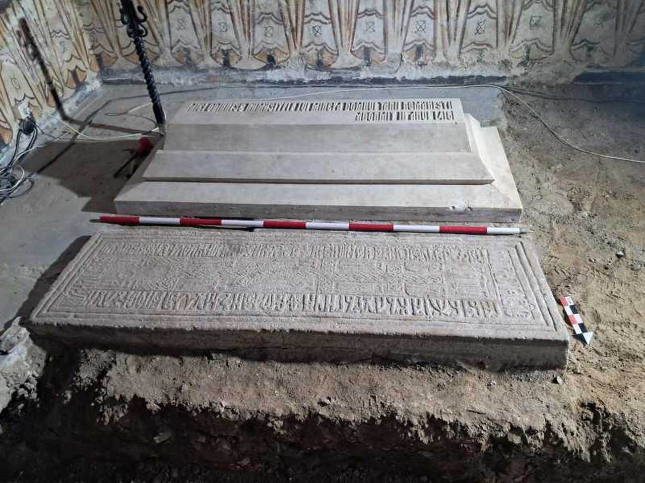 Mormântul lui Mircea cel Bătrân de la Mănăstirea Cozia a fost deschis după un secol. Ce au constatat arheologii
