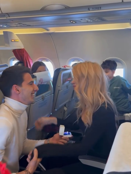 Reacția șefului companiei care l-a ajutat pe Victor Cornea să o ceară în căsătorie pe Andreea Bălan: „Șampanie și tort în cinstea tinerilor”