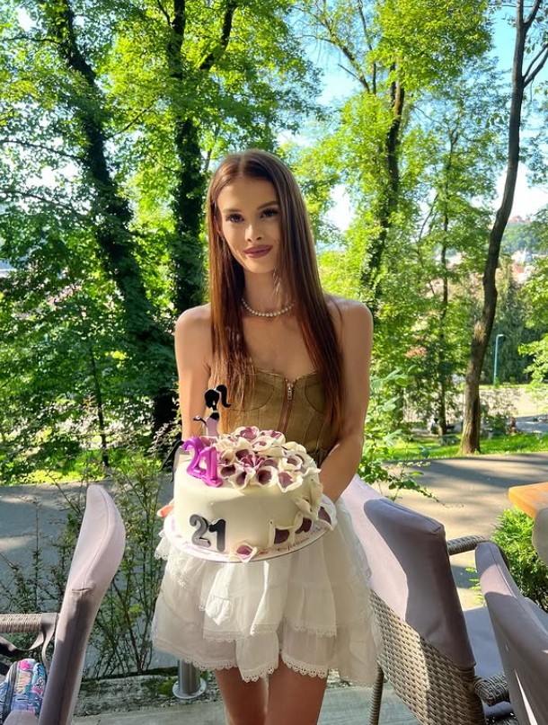 Criminalul din Cosmopolis s-a gândit și în 2021 să-i omoare pe Alex și Teodora Marcu. Robert Lupu a scris totul în cartea lui