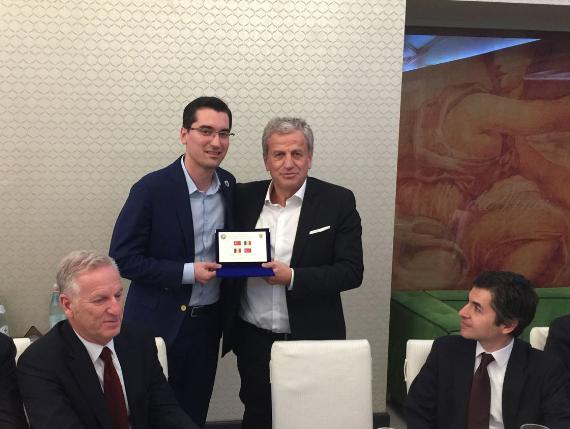 Federalii s-au înghesuit să facă pozeze cu Mircea Lucescu. Hop și Vasile Dâncu