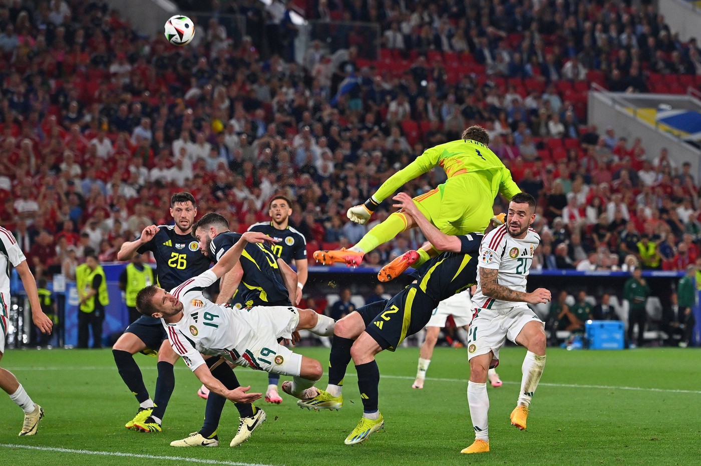 EURO 2024 | BBC a cerut scuze telespectatorilor şi a acuzat UEFA după reluările de la accidentarea lui Varga