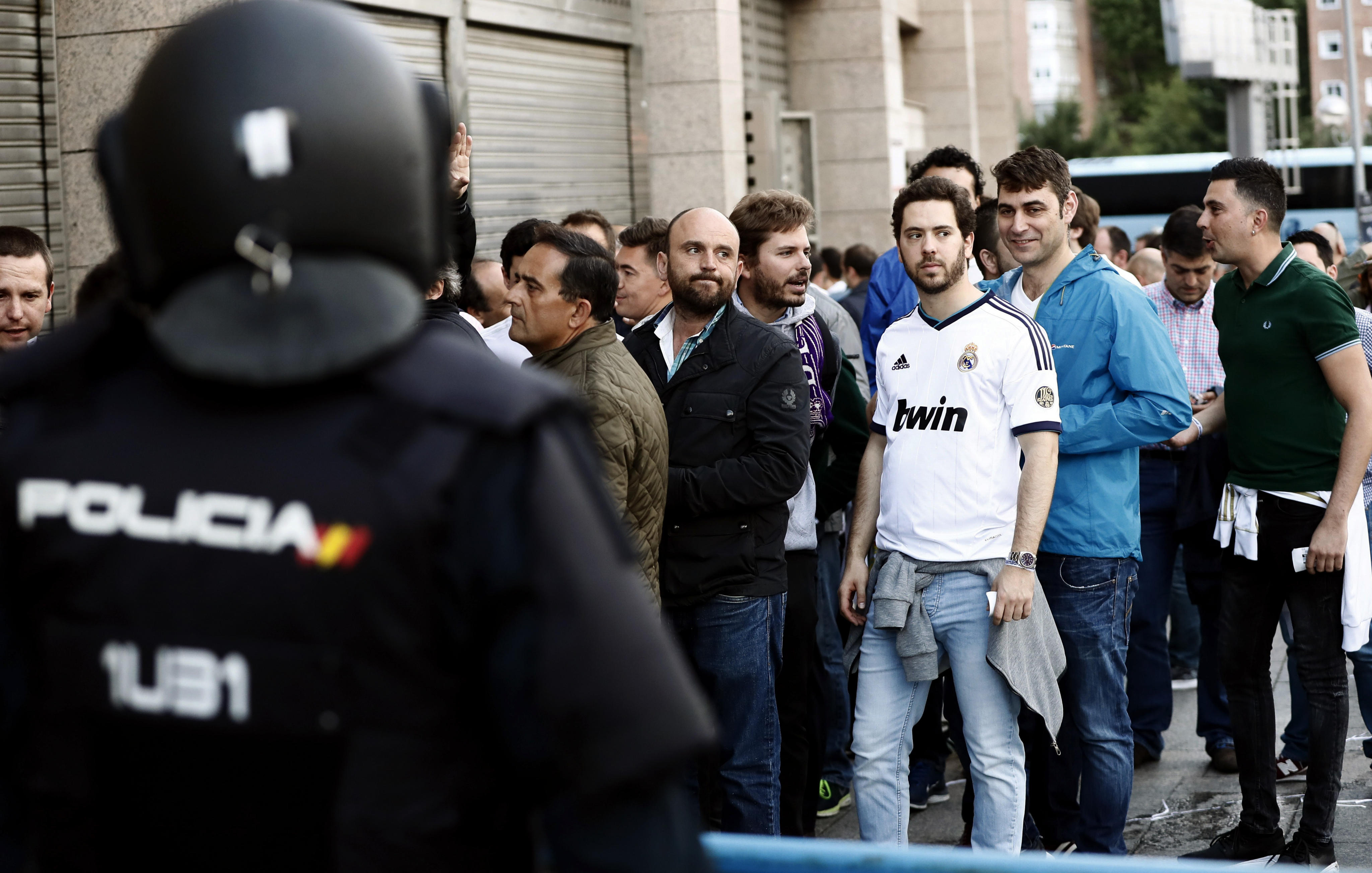 În incidentele de la Madrid au fost răniți 20 de fani și cinci polițiști | VIDEO