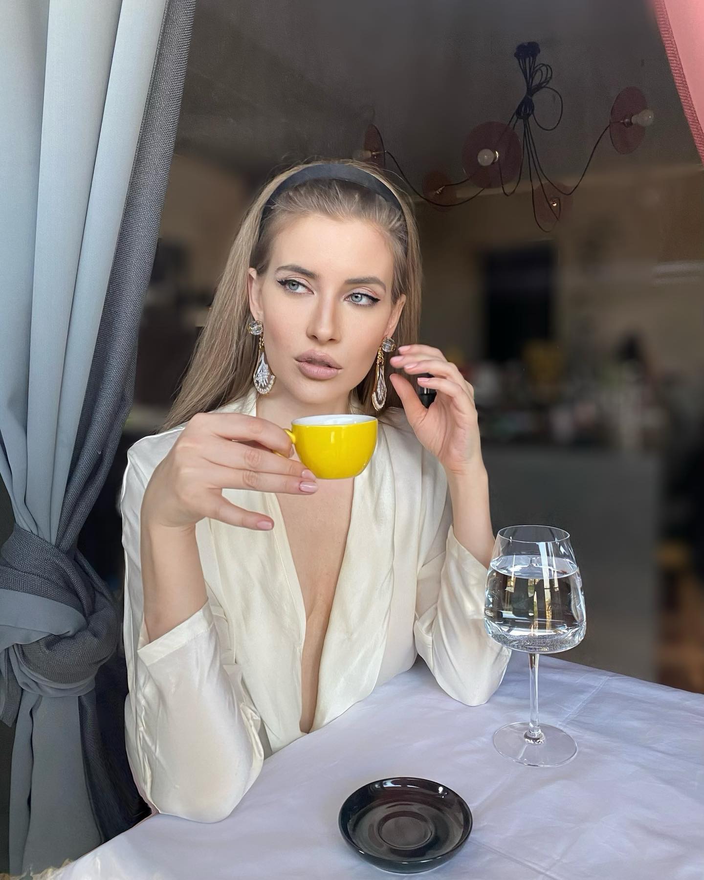 Iulia Albu, atac la adresa vedetelor care acceptă să facă reclamă la orice li se propune: „Unii ar promova orice, pentru trei covrigi uscați”