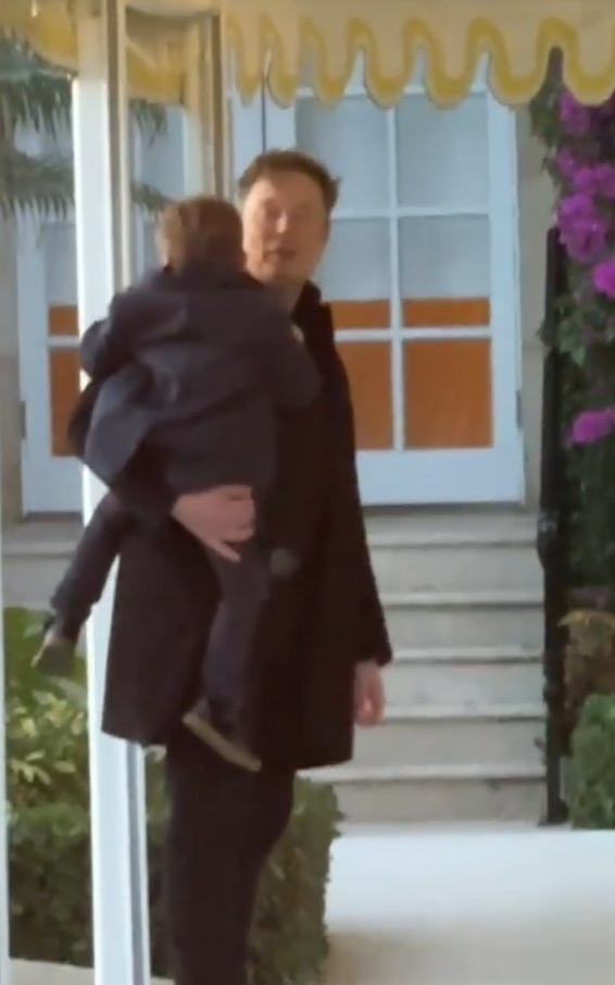 Botez românesc la Mar-a-Lago, reședința lui Donald Trump. Invitații lui Dragoș Sprînceană se laudă că l-au văzut prin geam pe Elon Musk