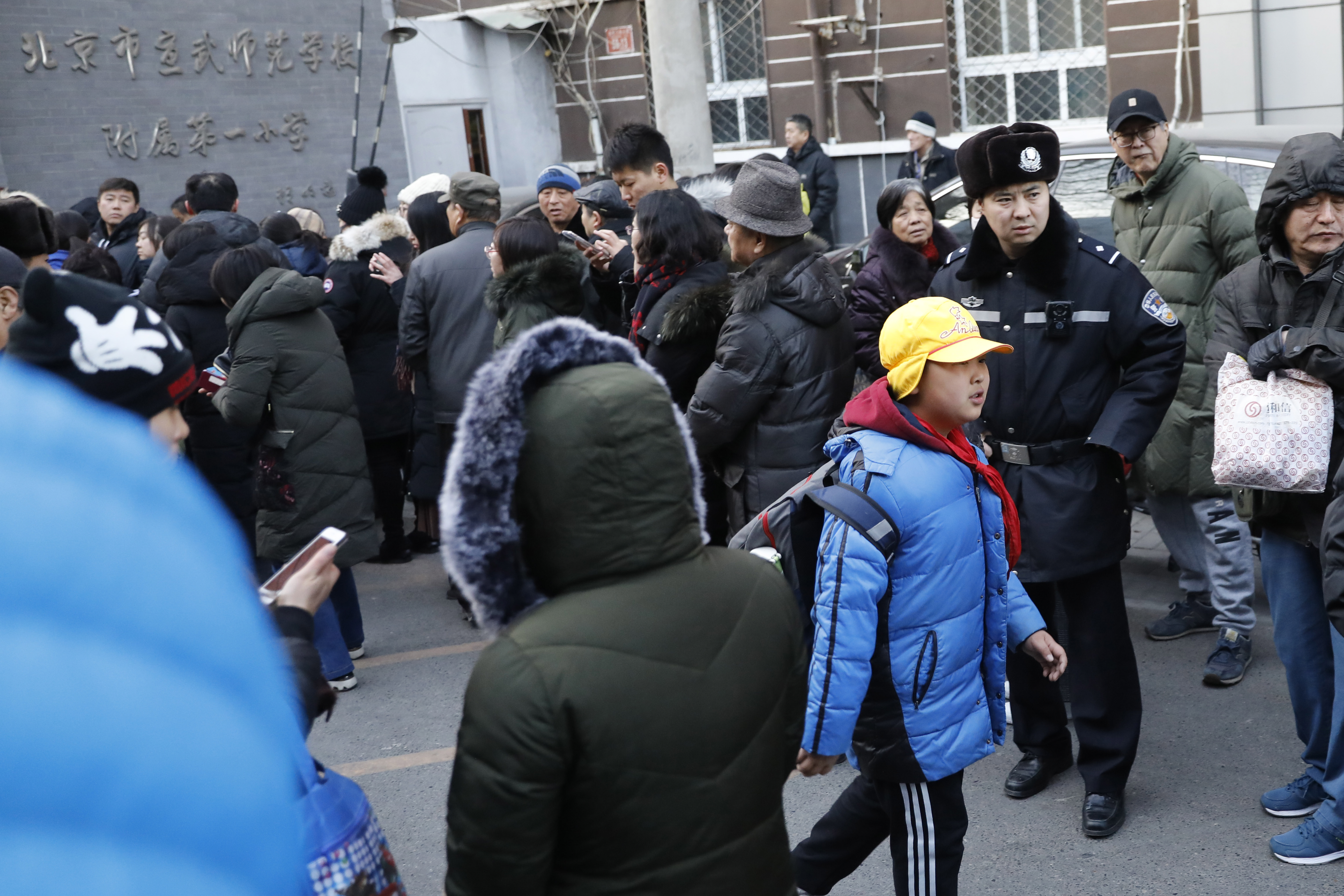 FOTO & VIDEO / Atac cu ciocanul la o şcoală din China. Peste 20 de copii au fost răniţi