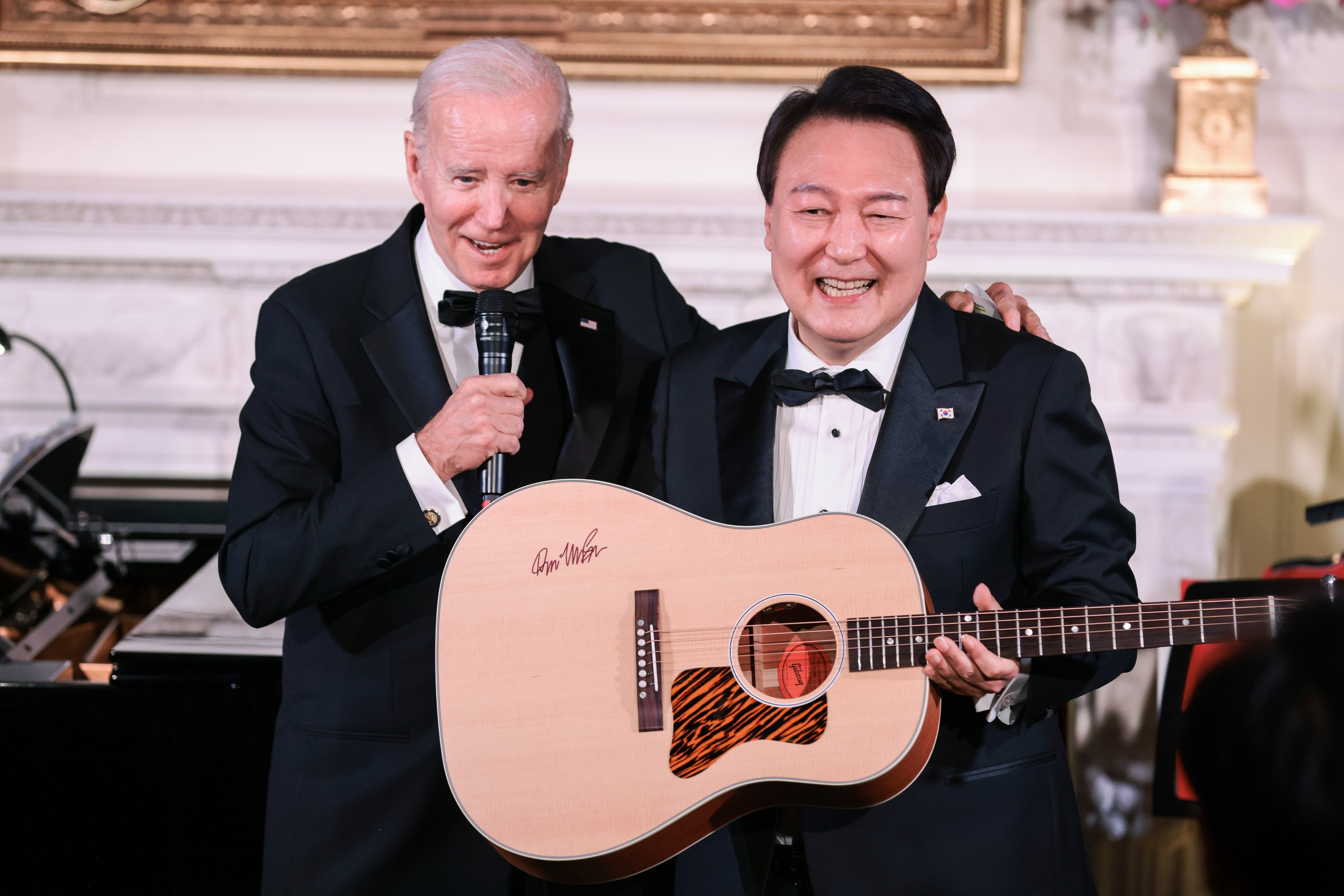Președintele Coreei de Sud a cântat piesa „American Pie” la cina de stat cu Joe Biden. Ce cadou a primit acesta de la președintele american
