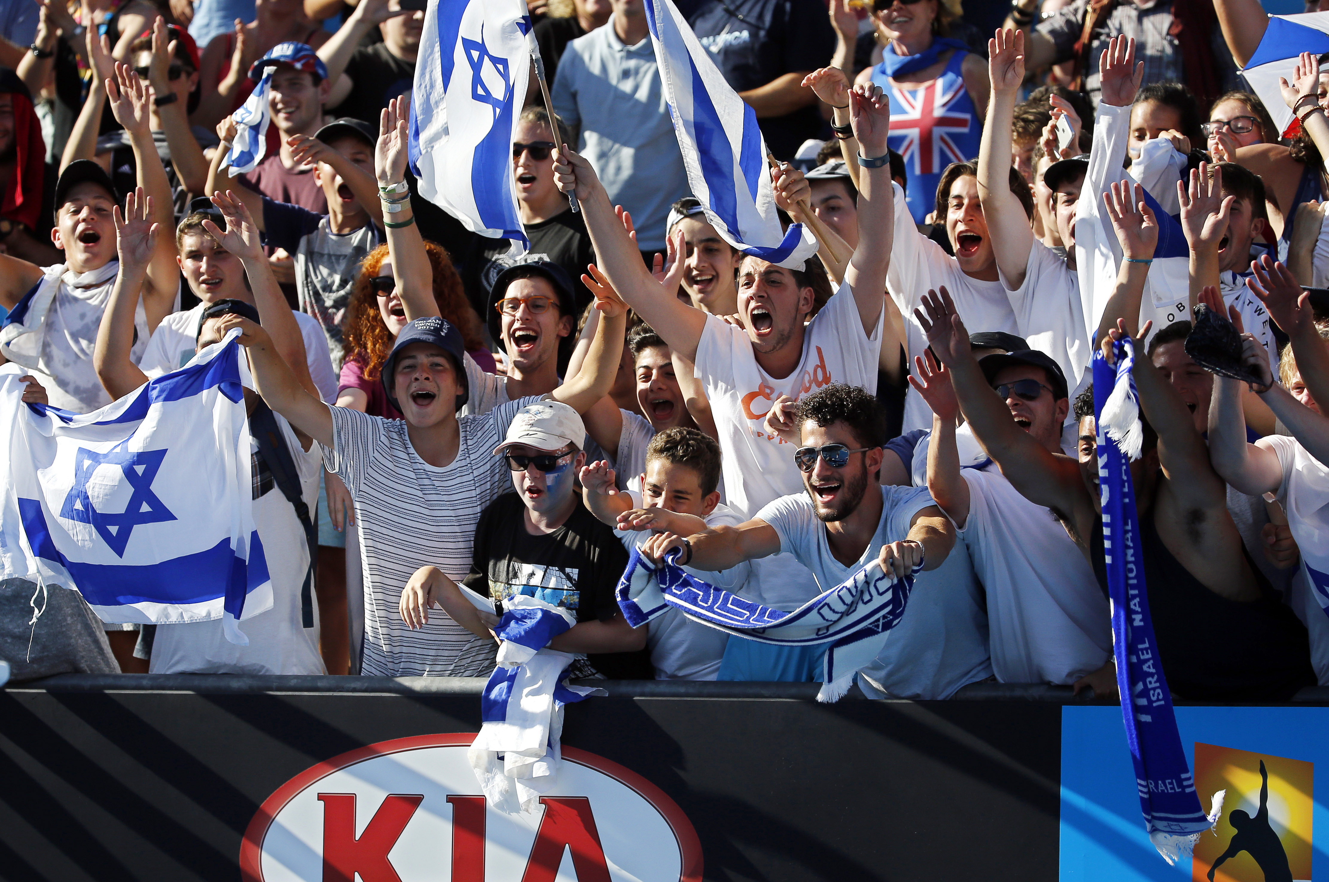 Și, totuși, avem un reprezentant pe tabloul de simplu de la Australian Open! Dudi Sela, israelianul cu părinți români, a reușit minunea: l-a eliminat pe ”killerul” lui Nadal! GALERIE FOTO