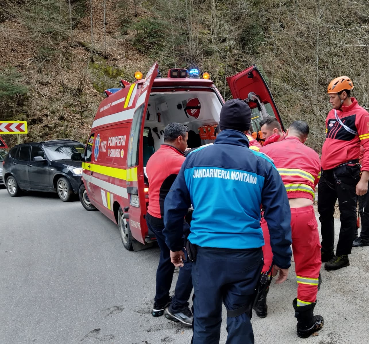 Un bărbat din Curtea de Argeş, recuperat de salvatori după ce a căzut în Canionul Valea lui Stan