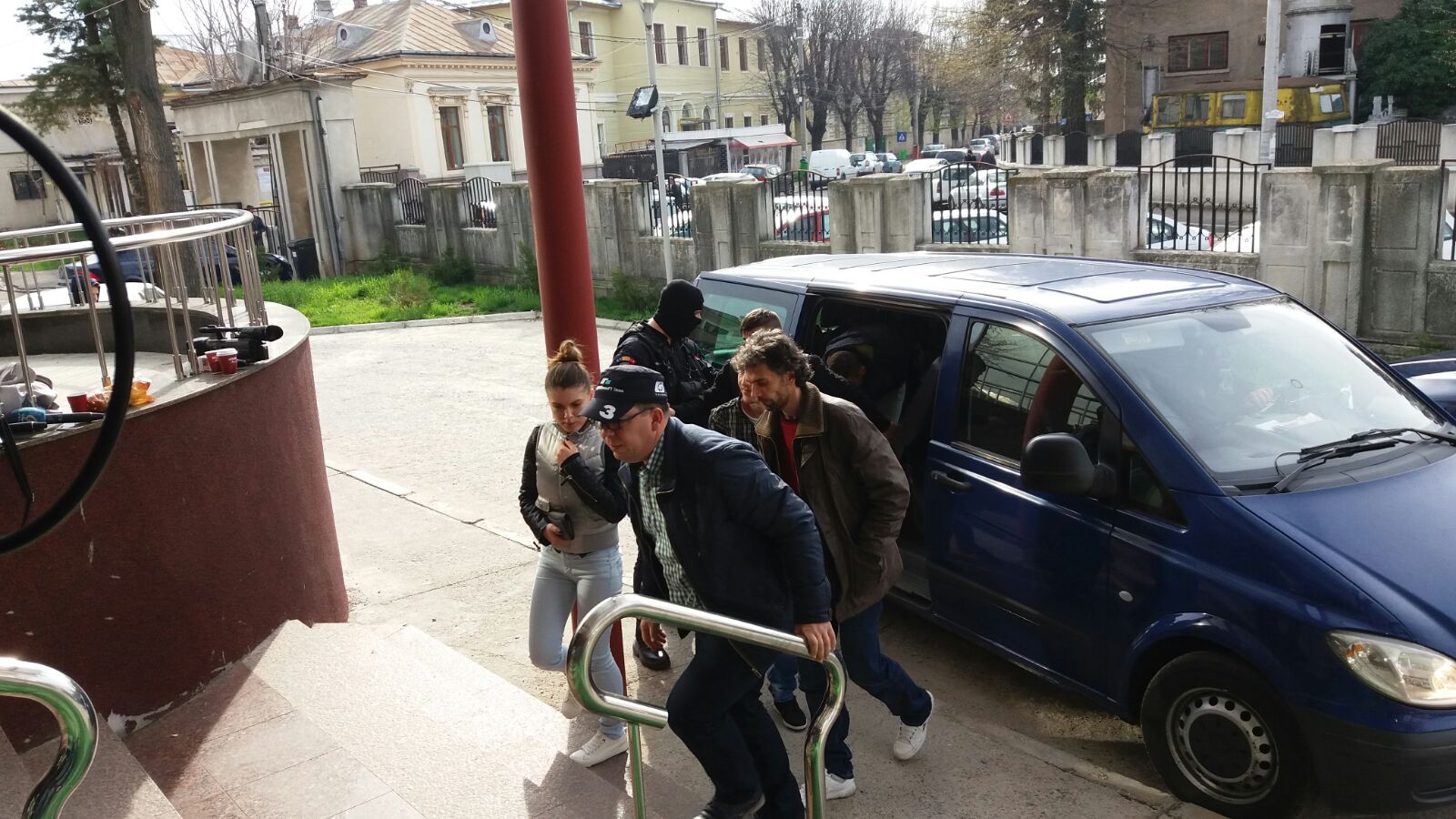 BOMBĂ! Cheloo de la Paraziţii, adus la audieri pentru trafic de droguri!