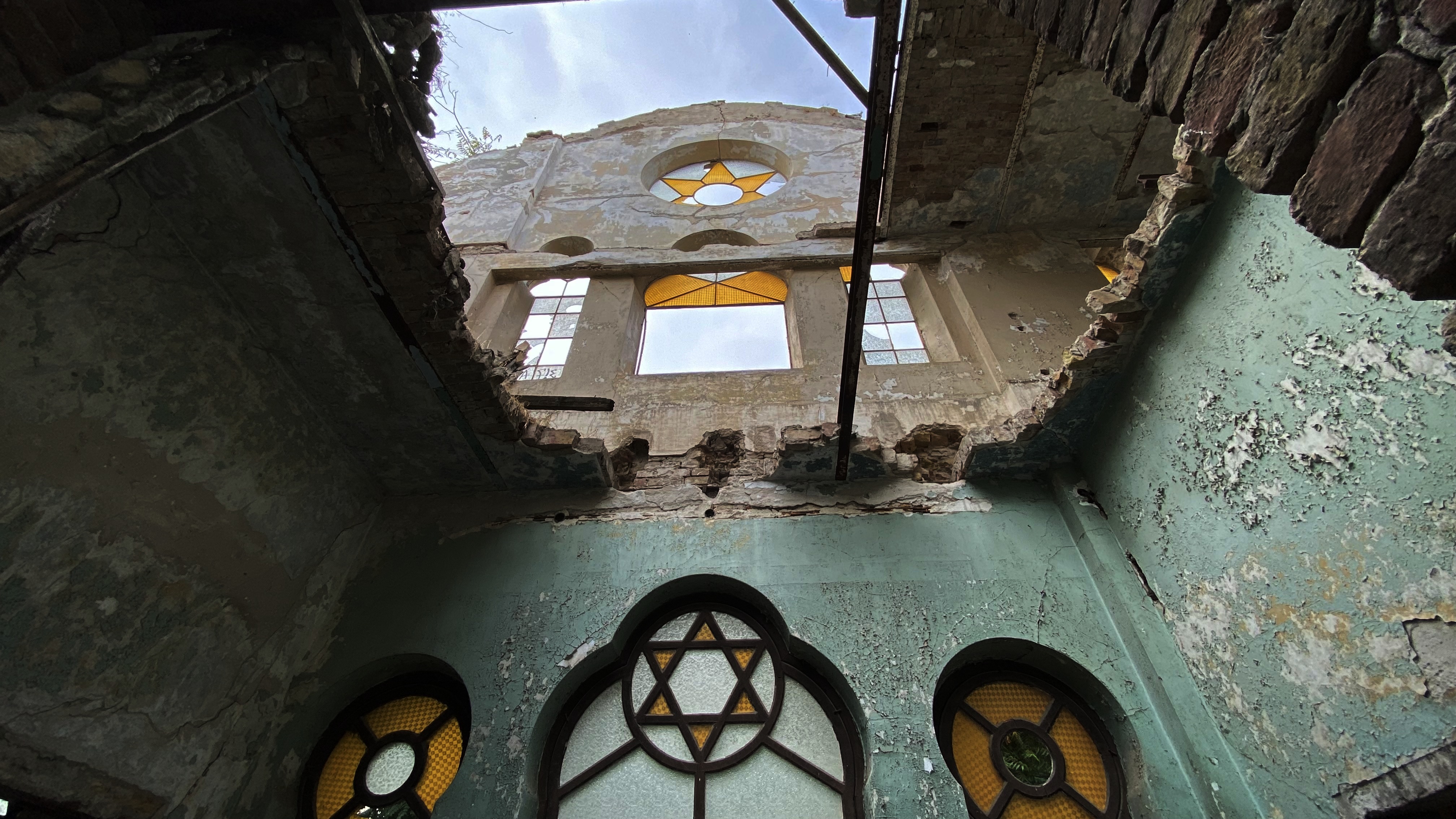 Sinagoga din Constanța, ruina de la malul mării. Clădirea comunității evreiești e în pericol de prăbușire, dar urmează să fie readusă la viață cu două milioane de euro