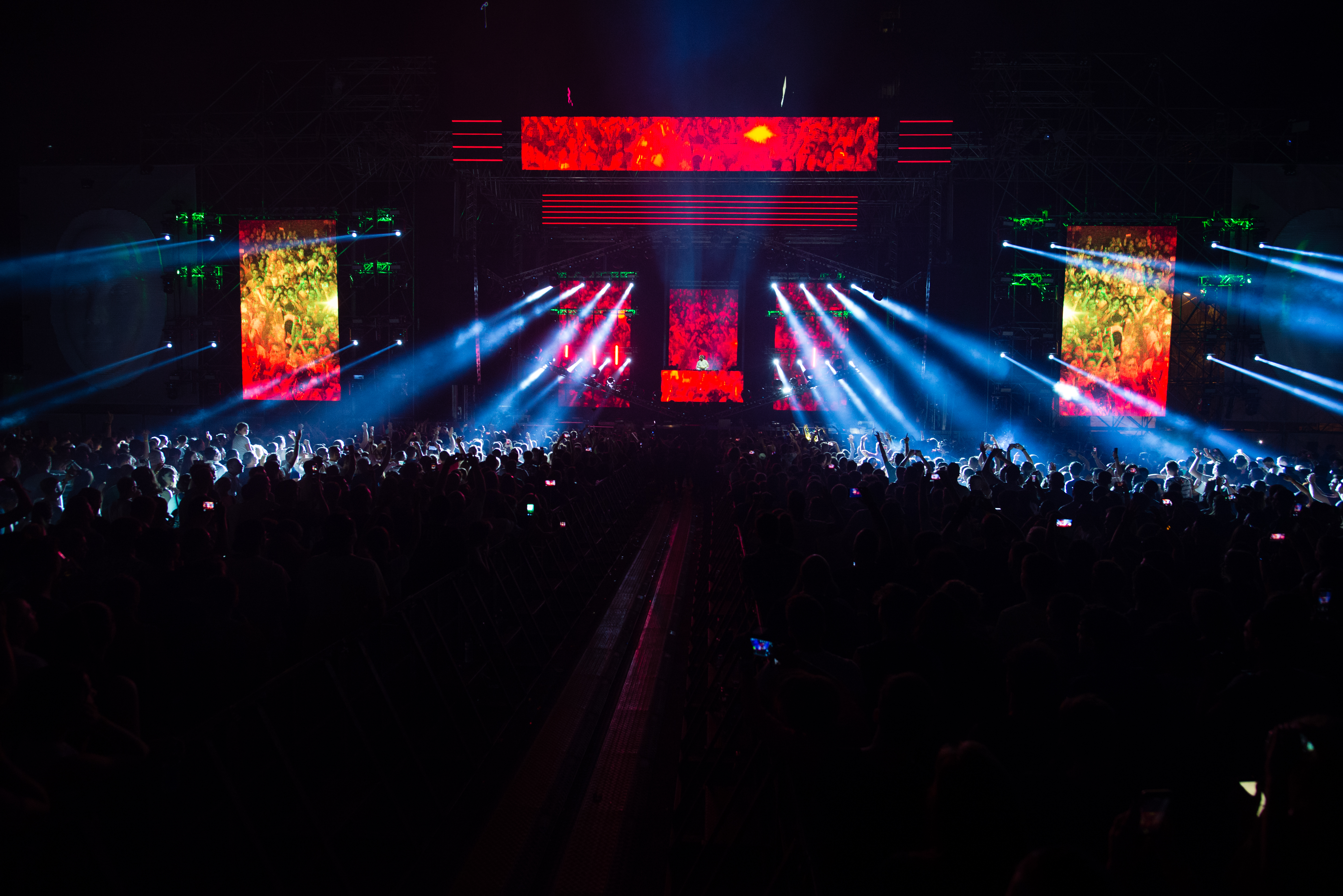 David Guetta, show electrizant la Romexpo. Mii de oameni au venit să-l vadă | FOTO
