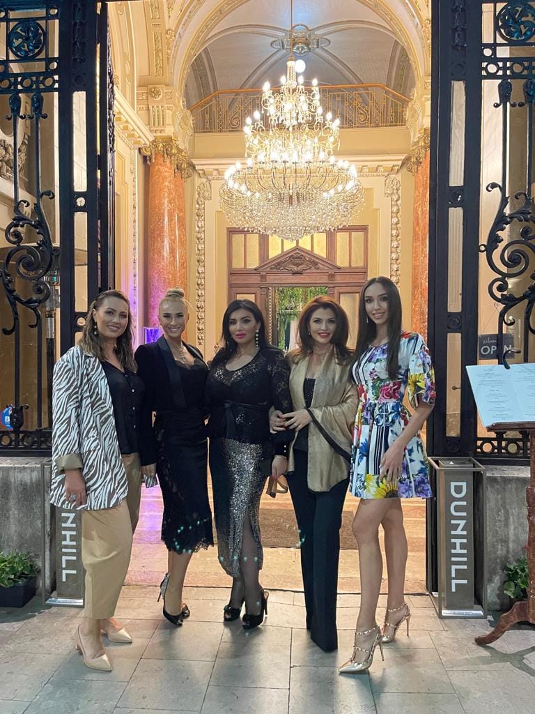 Petrecerea de lux a Adrianei Bahmuțeanu. A împlinit 49 de ani, iar Anamaria Prodan a sărbătorit-o în restaurantul iubitului