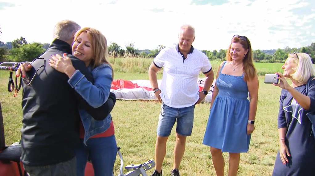 „Röpködött vele tíz percet, és rögtön kétszer is körbecsókolta” – kiakadt feleségére a Házasság első látásra Jánosa a repülős programjuk végén: videón a ciki pillanatok