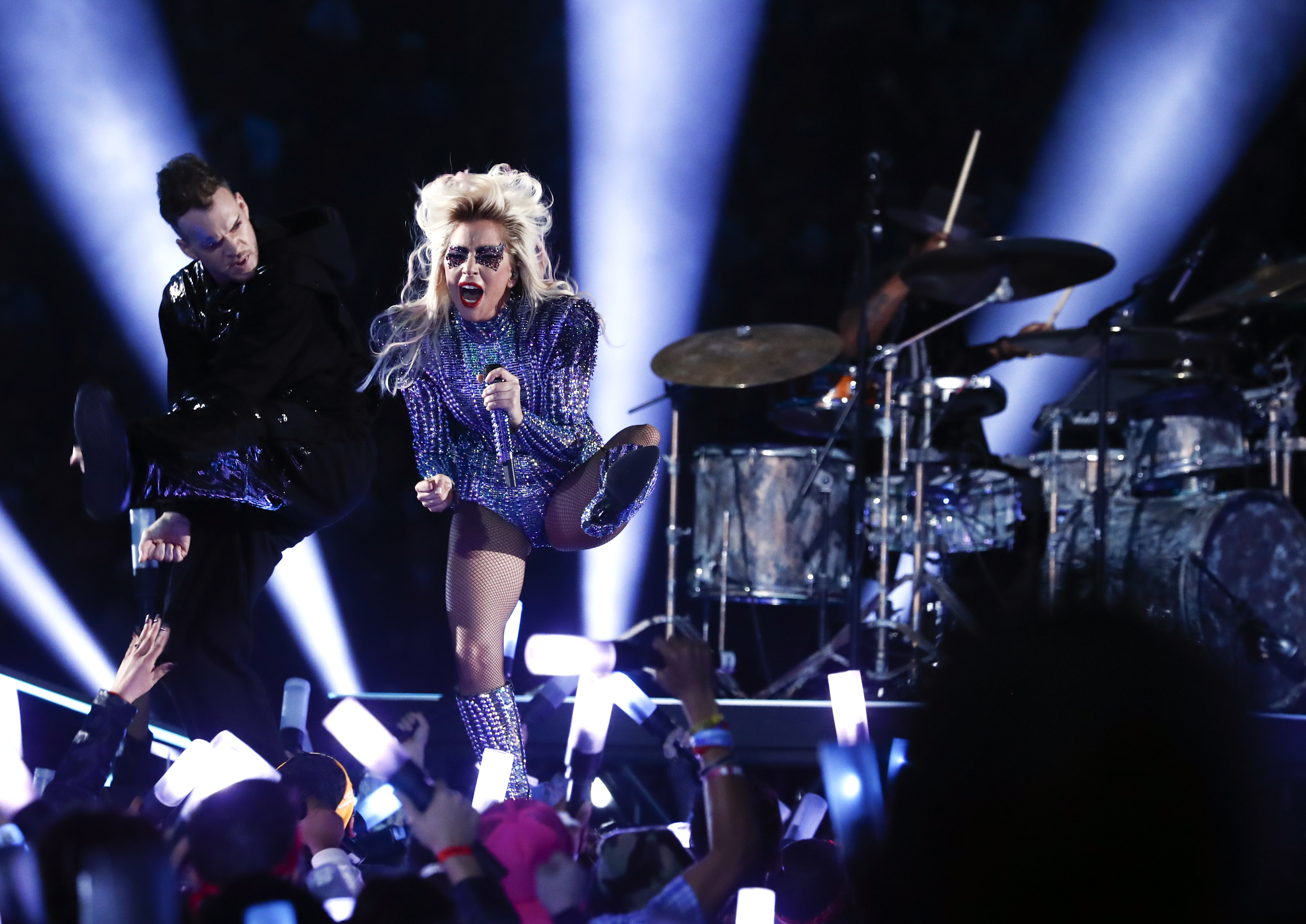 Lady Gaga a făcut spectacol în pauza Super Bowl | GALERIE FOTO