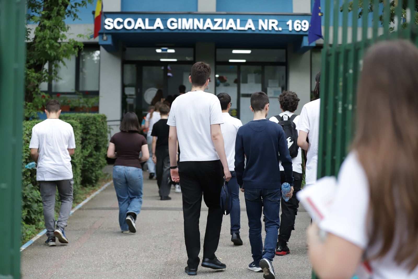 Evaluarea Națională 2026 la Română. Profesori ținuți „ostatici” până la 8 ore în școli: sindicatele acuză Ministerul de incompetență și răzbunări