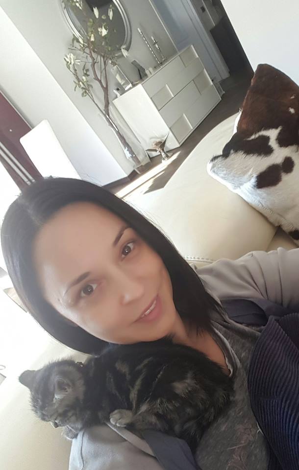 Andreea Marin, enervată la culme după ce o vecină a acuzat-o că își ține cățelușa în lesă