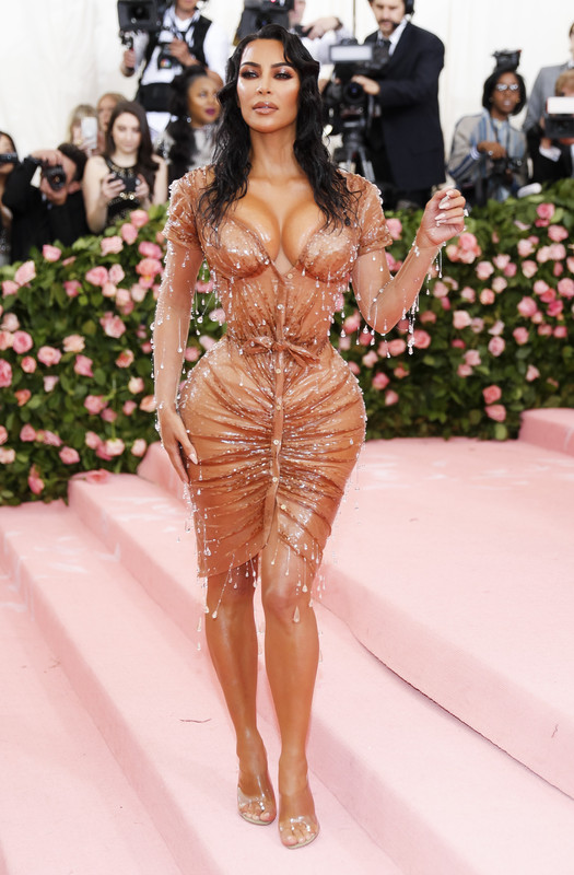Kim Kardashian, fără machiaj și fără filtre. Cum a fost fotografiată vedeta când credea că nu o vede nimeni
