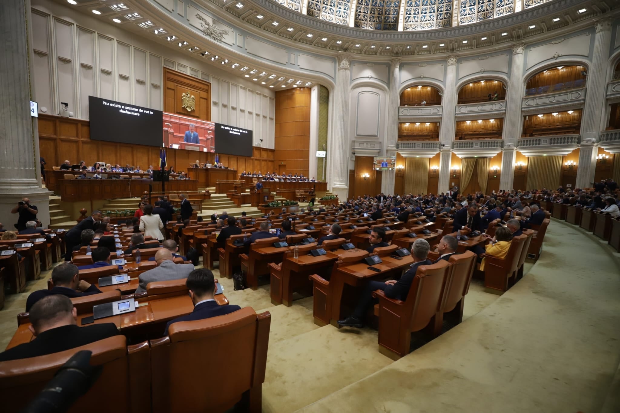REPORTAJ Ce nu s-a văzut la televizor la votul pentru Guvernul Veștea: social-democrații negociau deja viitorul guvern condus de Sorin Grindeanu