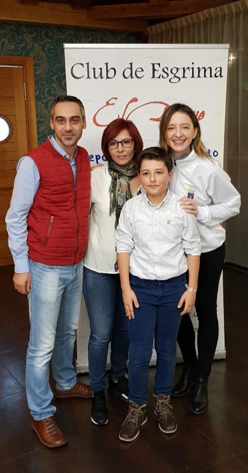 Ana-Maria Brânză susține o fostă colegă să-și îndeplinească visul în Spania. Ziua barmaniță, seara antrenoare de scrimă!