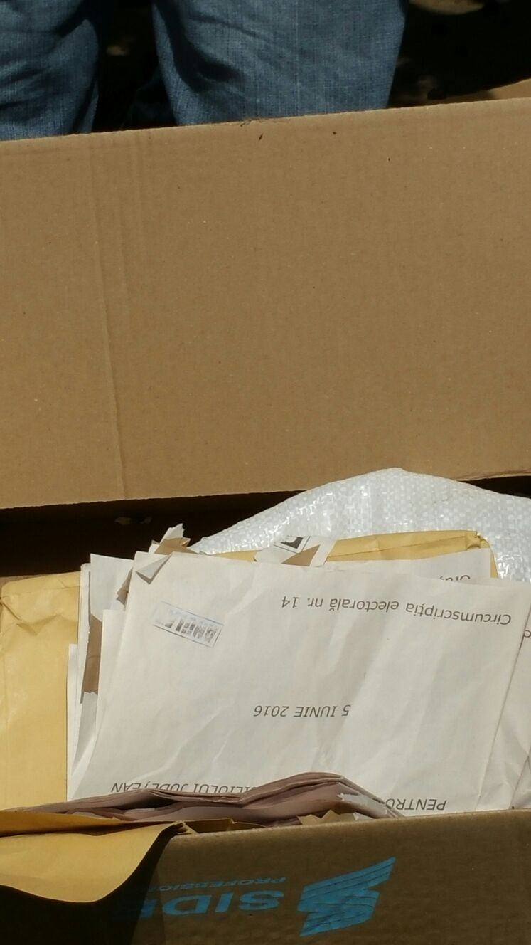 REZULTATE ALEGERI LOCALE 2016 | Buletine de vot aruncate în coşurile de gunoi din sediul Poliţiei Locale Cernavodă! GALERIE FOTO