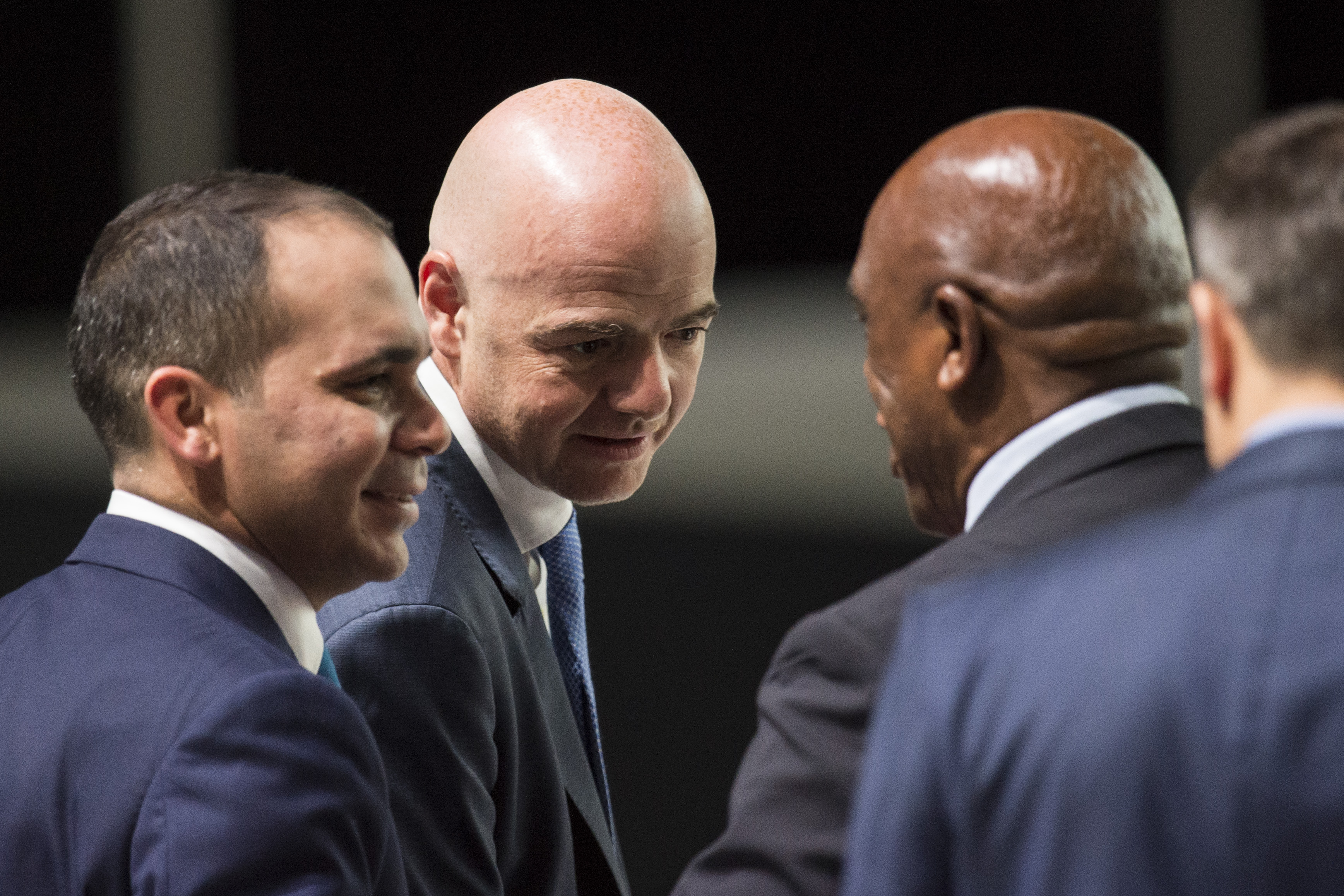 Elvețianul Gianni Infantino este noul șef al FIFA până în 2019. Bosul FRF, Răzvan Burleanu, l-a votat cu două mâini. Lupta s-a decis în turul doi. Primele declarații ale președintelul forului fotbalistic mondial / VIDEO&FOTO