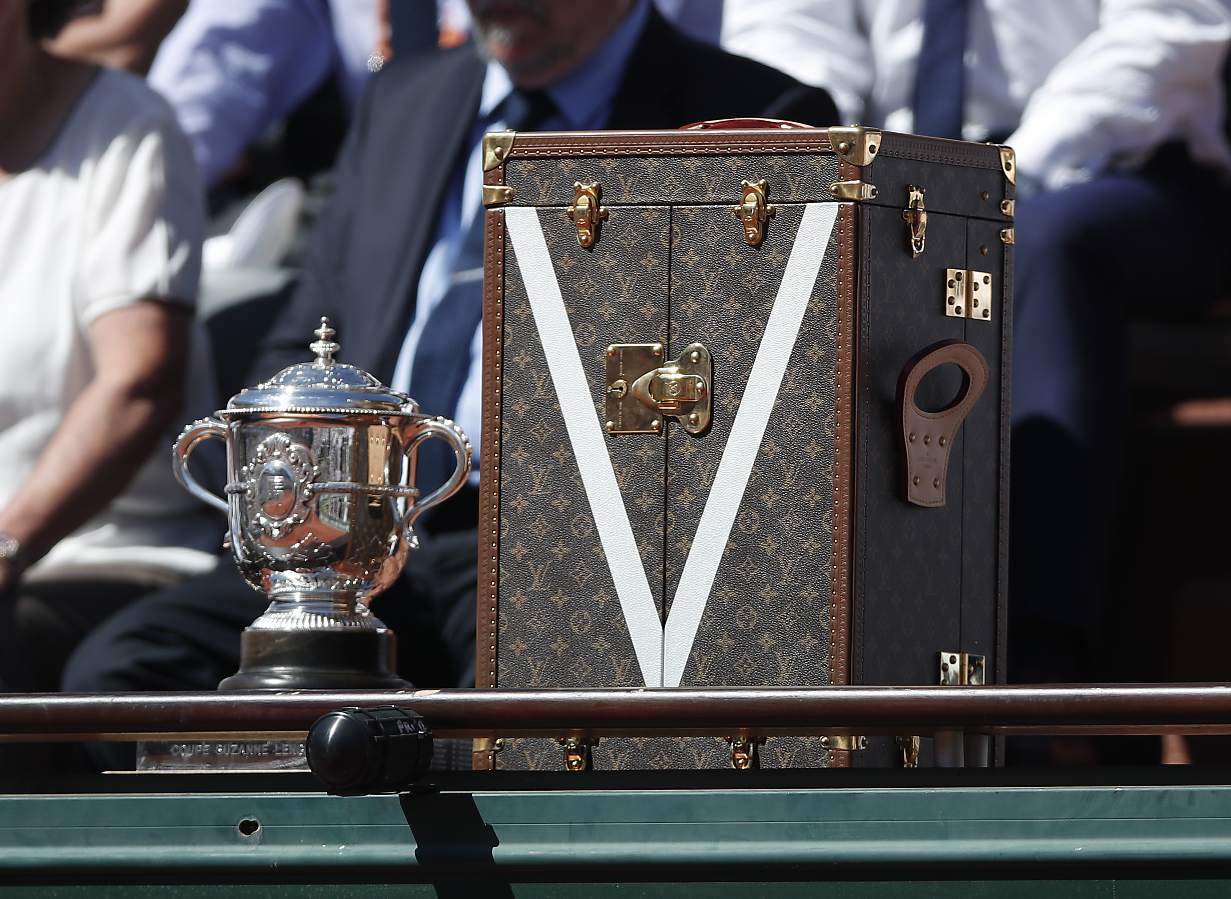 LIVE TEXT Finala de la Roland Garros: Simona Halep - Jelena Ostapenko 6-4, 4-6, 3-6. SimoNAIVA! Românca a pierdut titlul, după ce a avut 6-4, 3-0. În decisiv, a condus cu 3-1! GALERIE FOTO & VIDEO