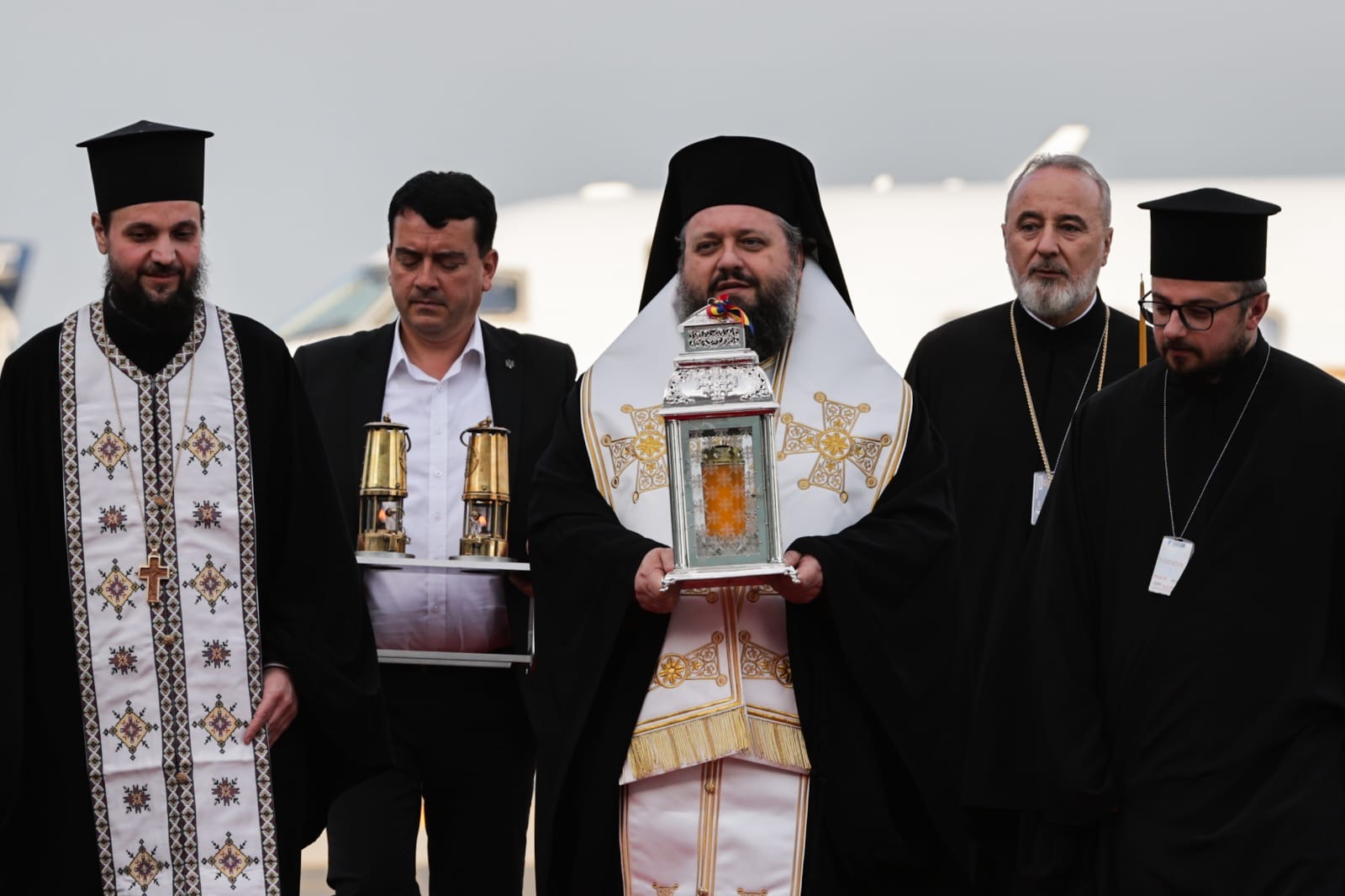 „Hristos a Înviat!” a răsunat sâmbătă la miezul nopții în întreaga Românie. „Un dar al iubirii lui Dumnezeu pentru noi toți”