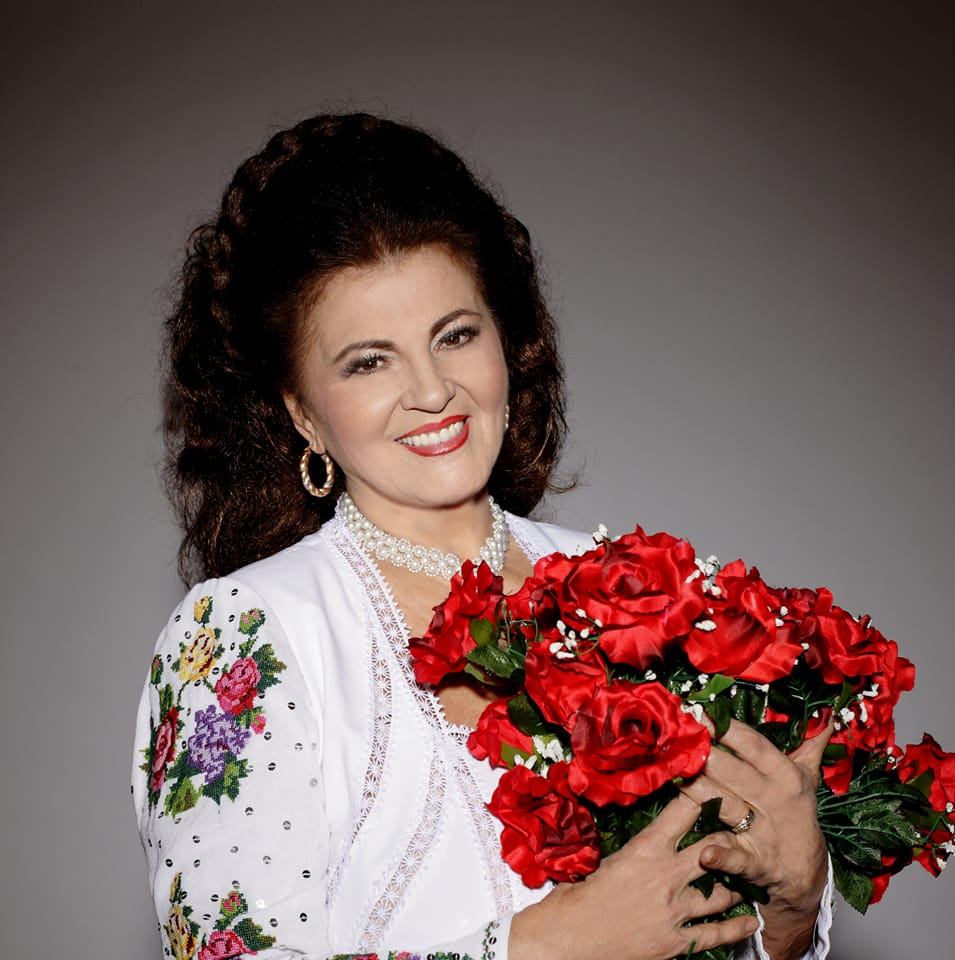 Cum arată Irina Loghin în costum de baie la 84 de ani. Artista de muzică populară e în vacanță alături de Ciprian Cernea, fiul ei