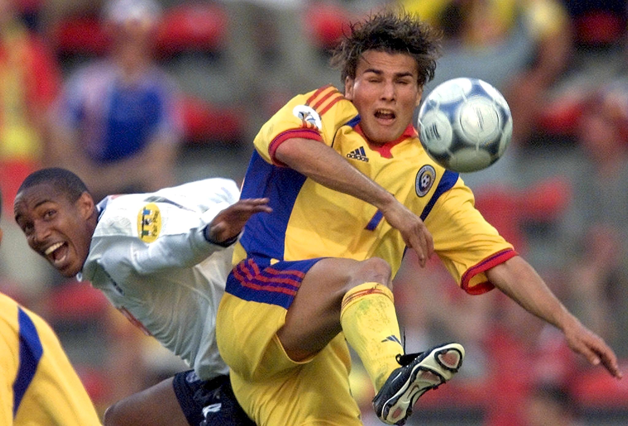 Ladislau Bölöni critică transferul lui Adrian Mutu la echipa lui de suflet, ASA Tîrgu Mureș. ”Nu cred că poate fi de folos, dar să dea Dumnezeu să mă înșel”. Dacă prinde Euro 2016, atacantul de 37 de ani ar putea deveni cel mai bătrân tricolor prezent la un turneu final / EXCLUSIV