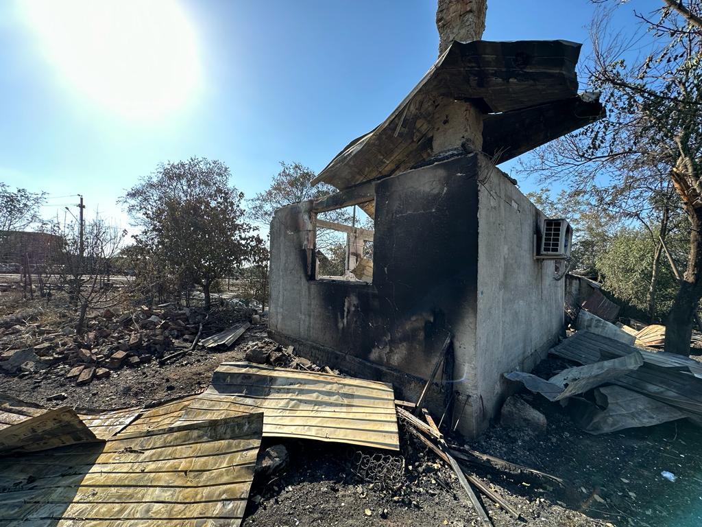 FOTOREPORTAJ Pompierii încă intervin în zona exploziei, oamenii spun că n-au primit ajutor: „Stăteam lângă o bombă și nu știam!”