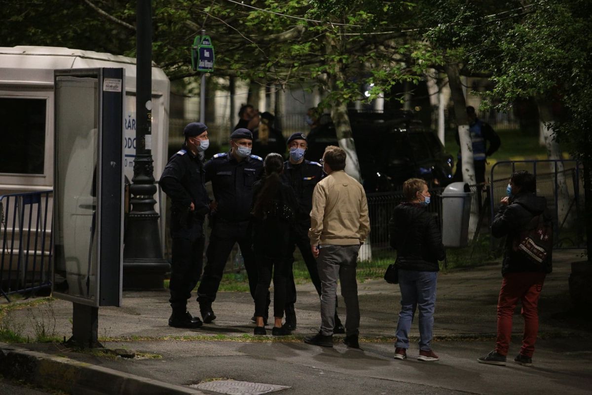 Cum a arătat Patriarhia în noaptea Învierii. 500 de oameni au asistat la slujbă din curte