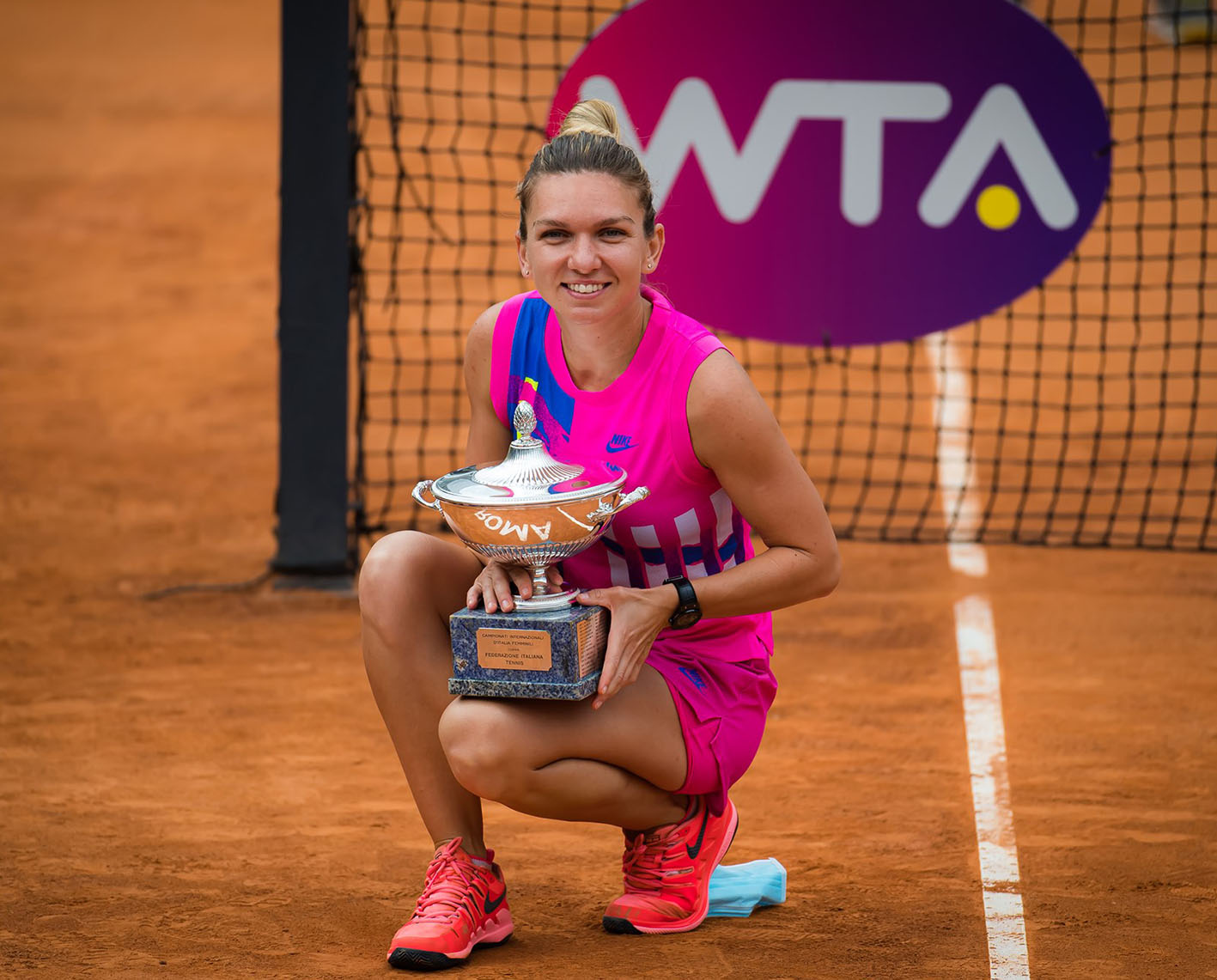 Cât a costat rochia purtată de Simona Halep la nunta lui Ianis Hagi. Cine a însoțit-o pe sportivă la eveniment