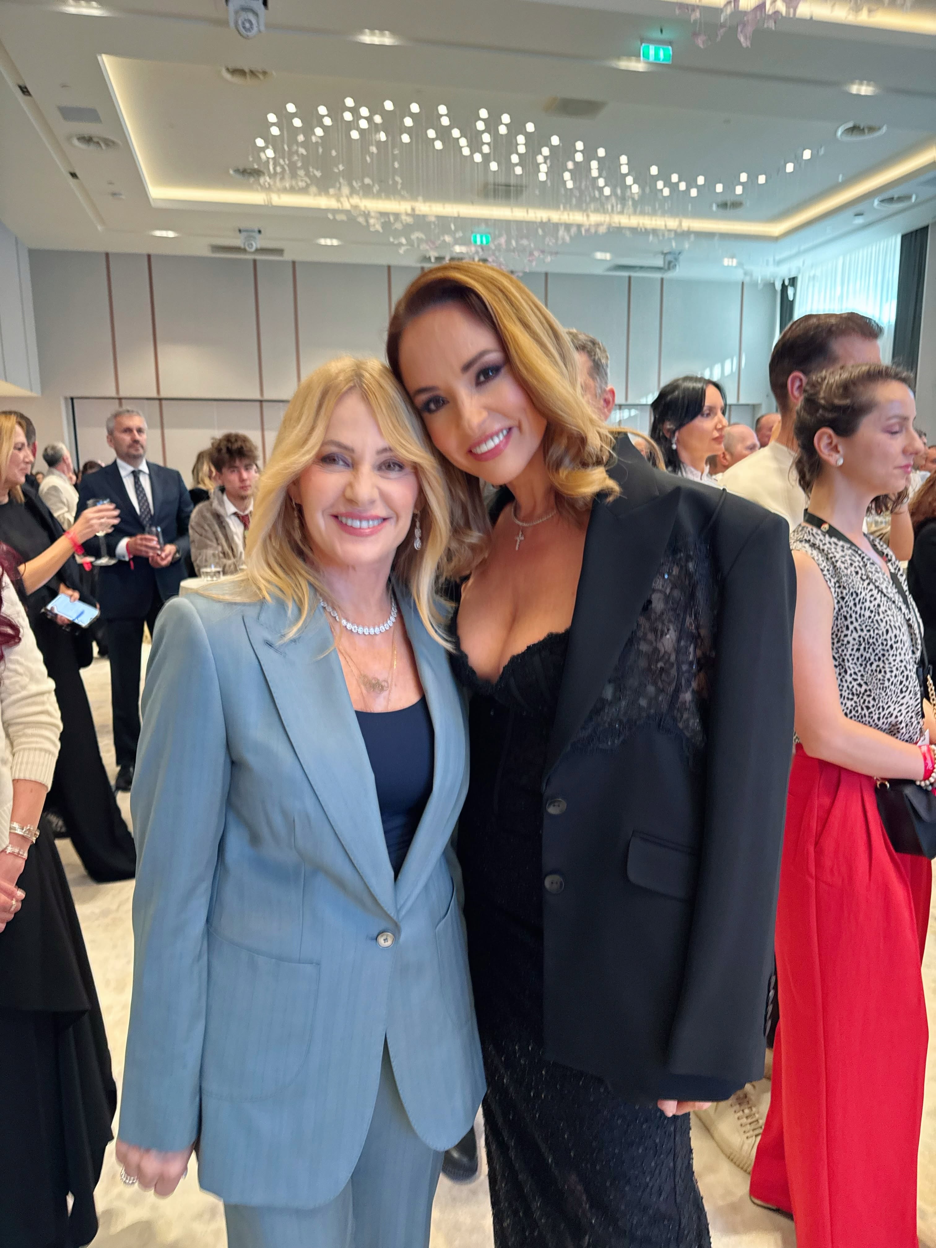 Cum a apărut fiica Andreei Marin la TIFF 2026. Violeta Bănică s-a întors din America și și-a însoțit mama la evenimentul din Cluj