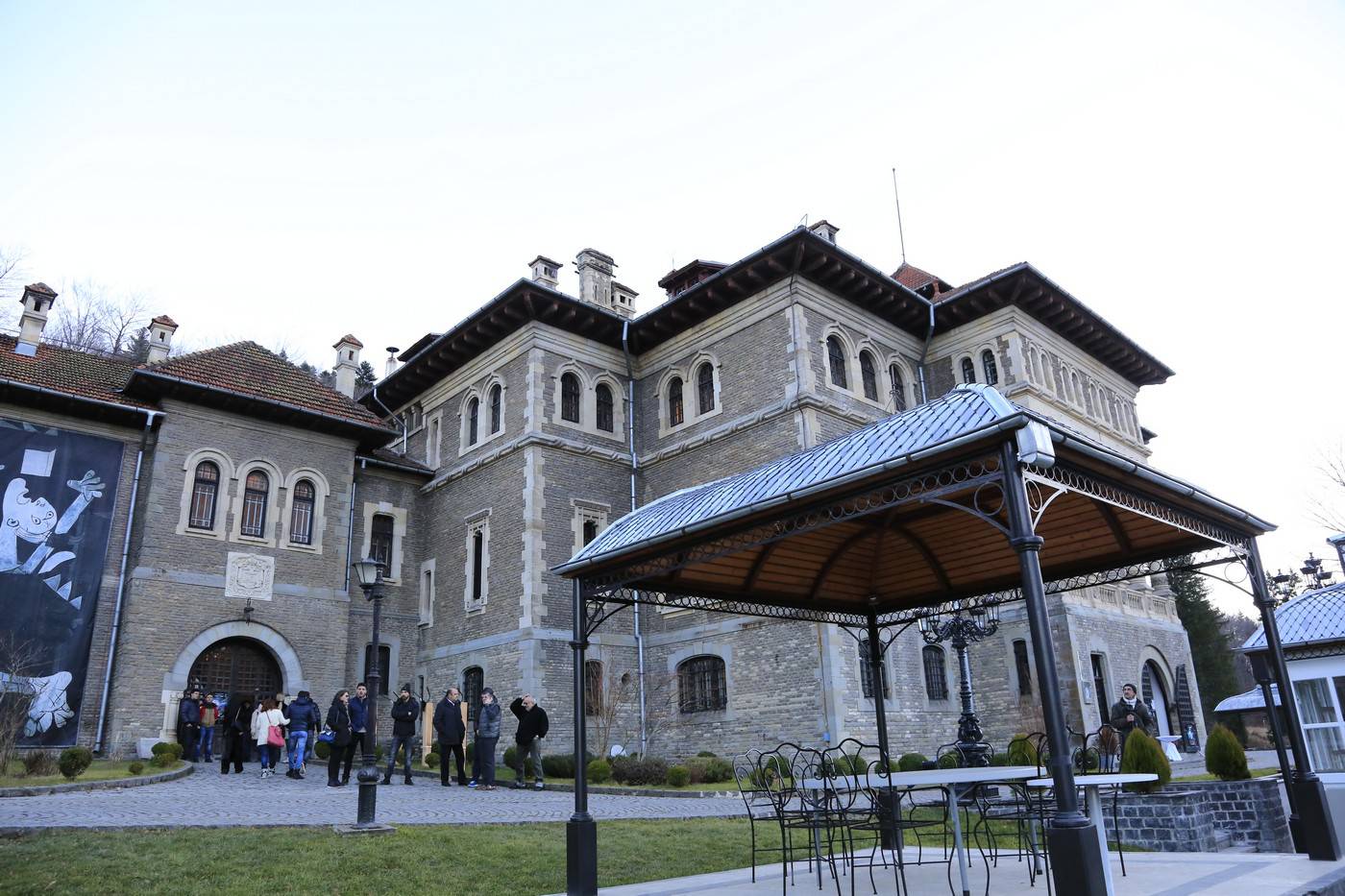 Gigi Becali a pus ochii pe un castel din Bușteni